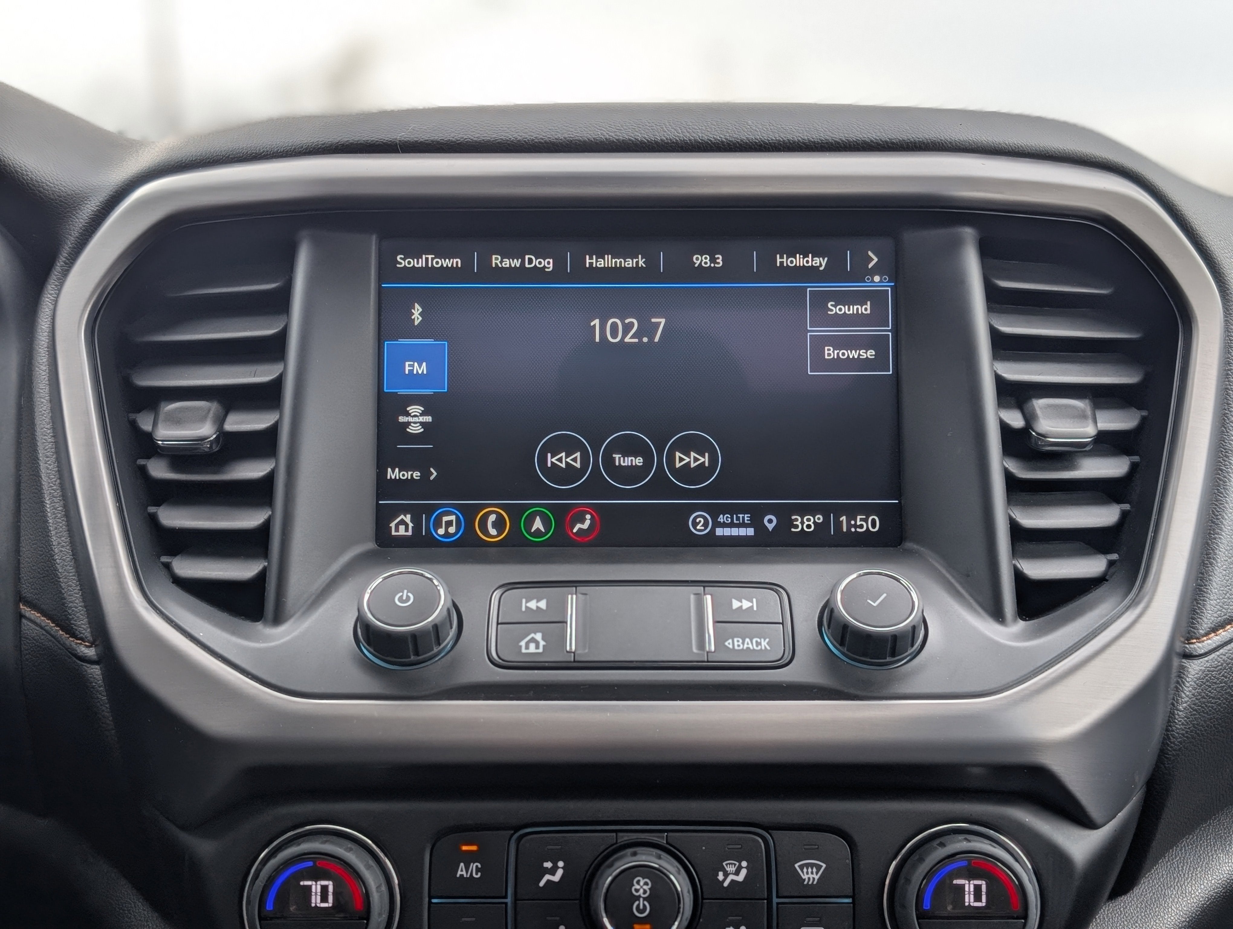 2023 GMC Acadia AT4