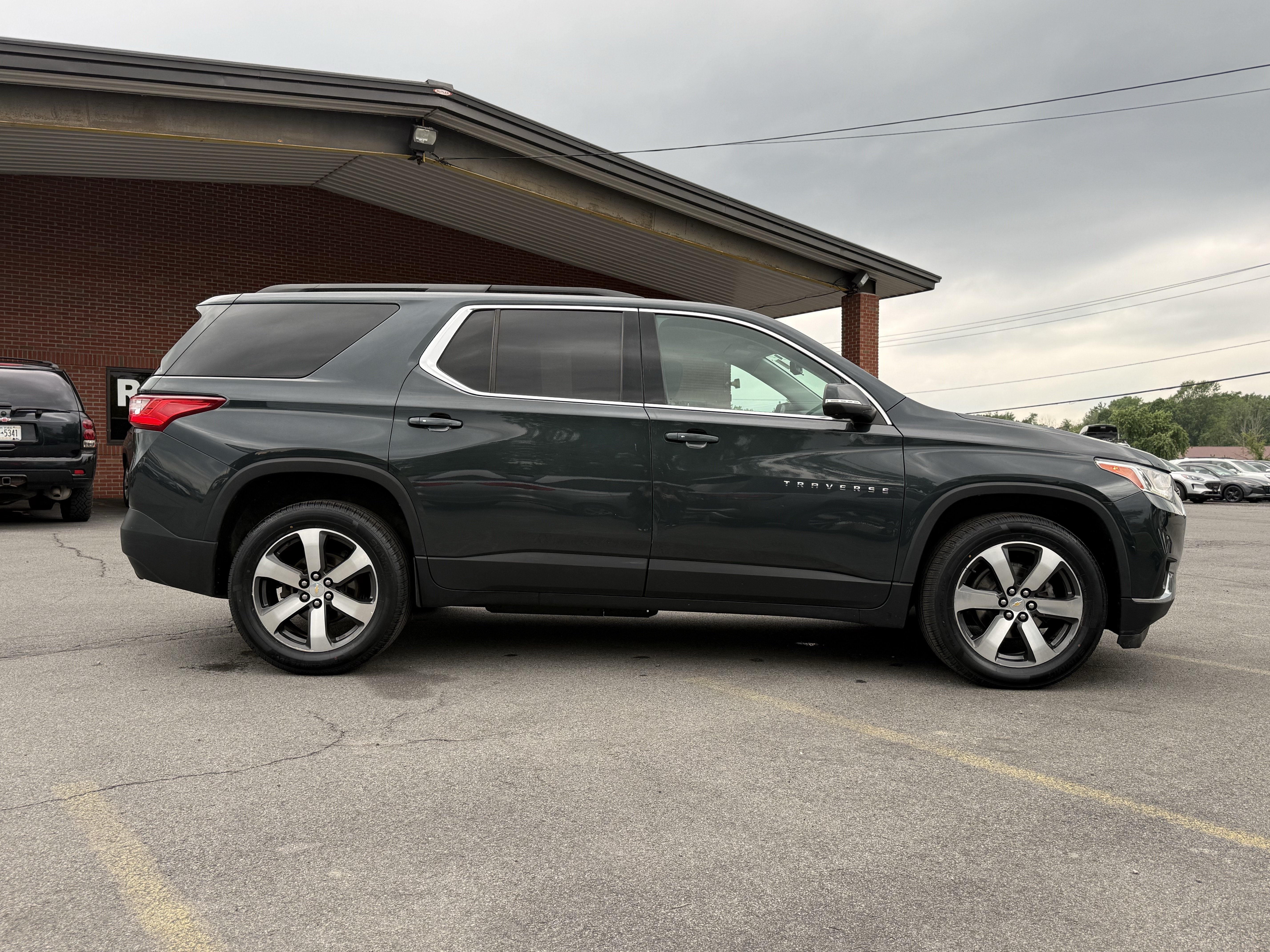 2021 Chevrolet Traverse LT Leather