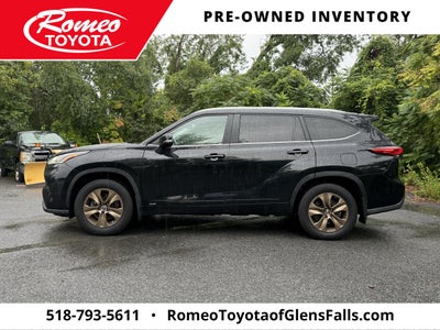 2023 Toyota Highlander Hybrid Bronze Edition