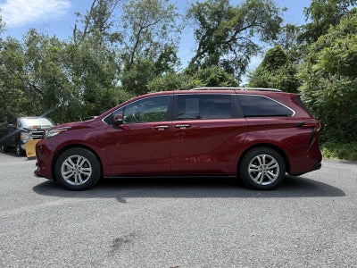2022 Toyota Sienna Platinum
