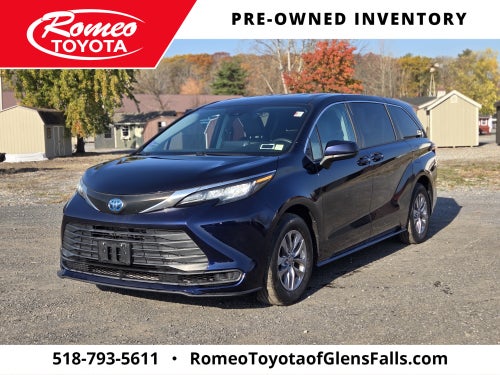 2022 Toyota Sienna LE 8 Passenger