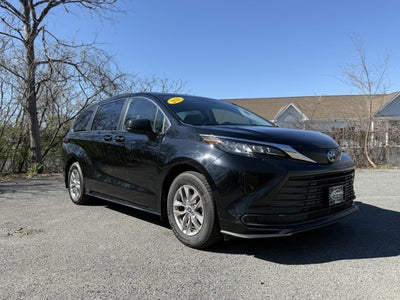 2022 Toyota Sienna LE 8 Passenger