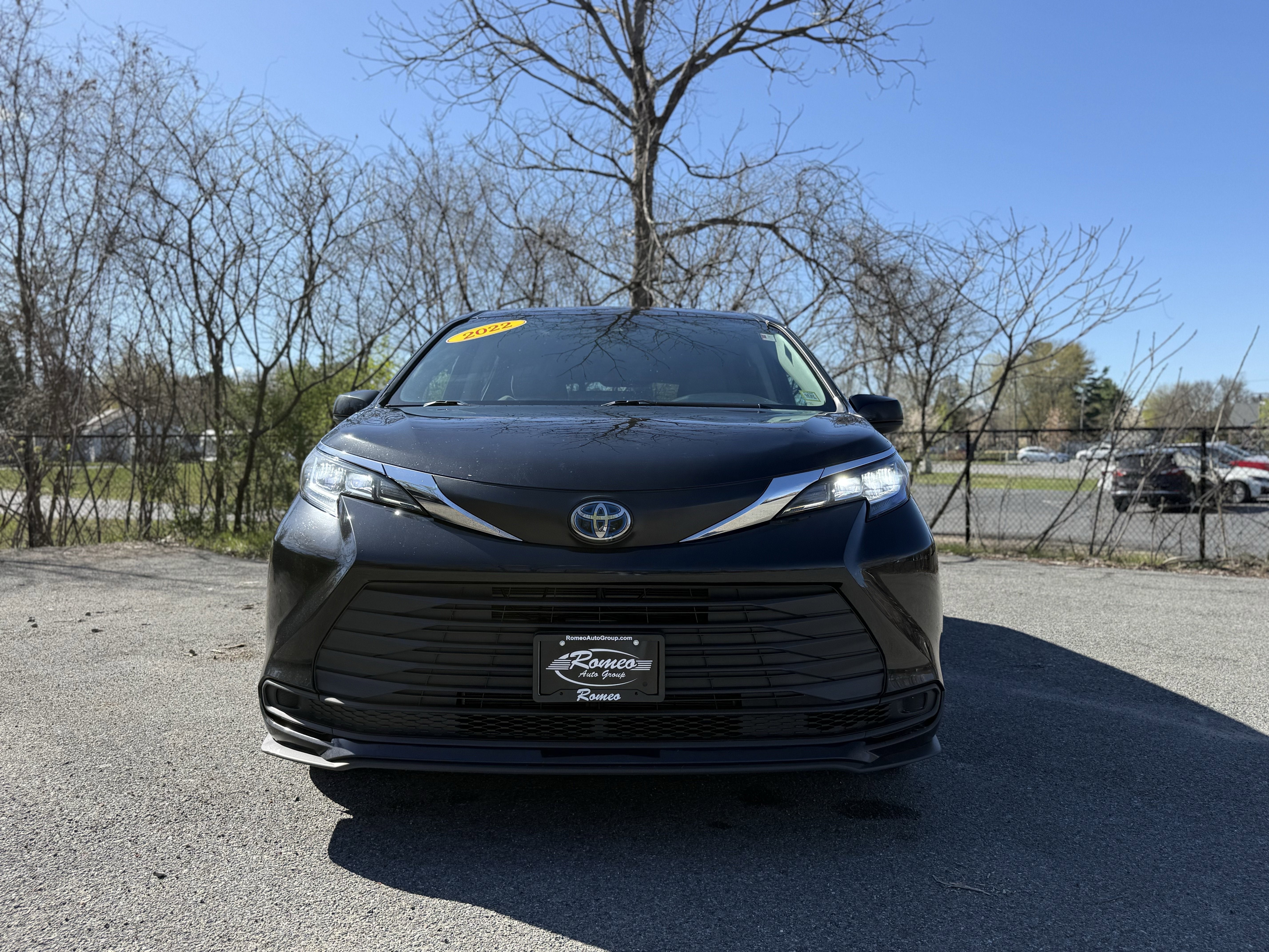 2022 Toyota Sienna LE 8 Passenger