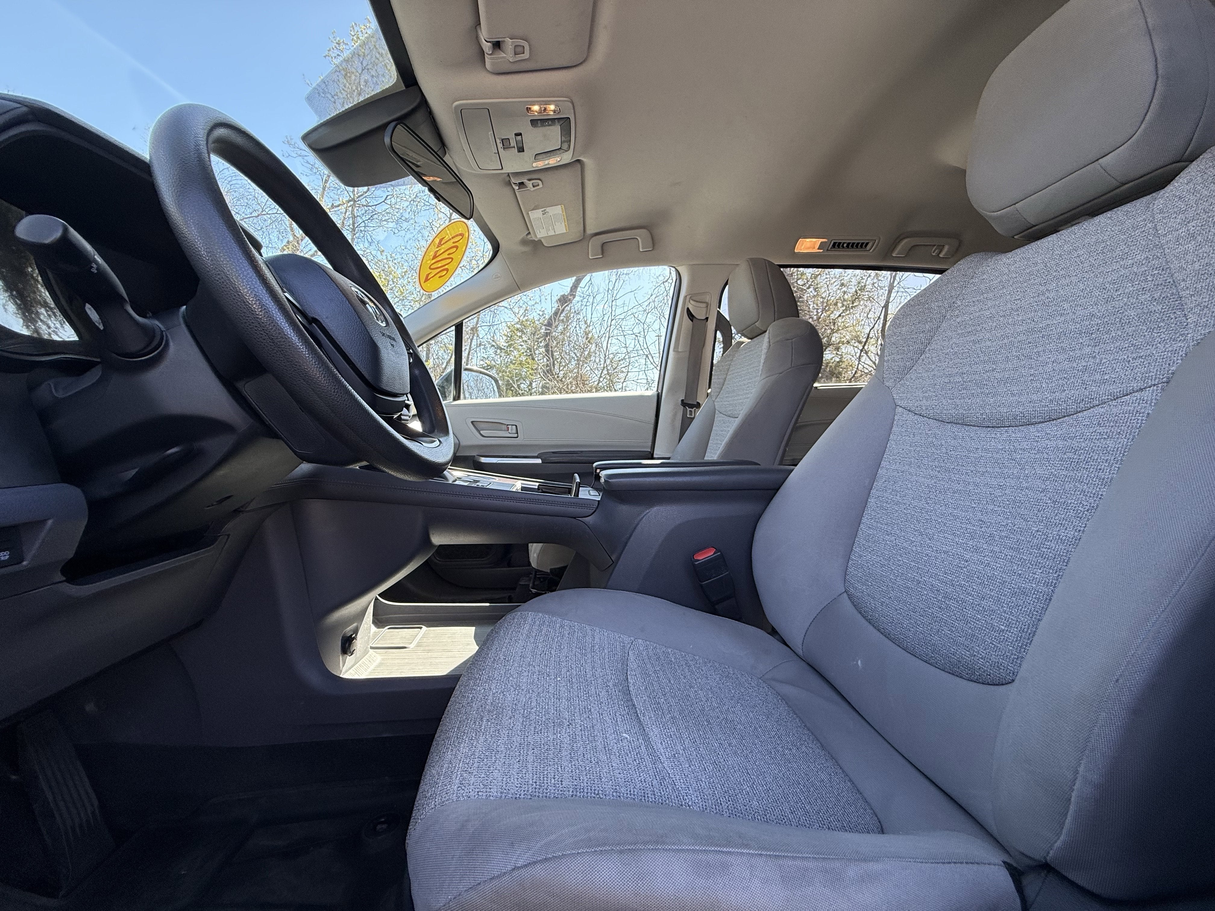 2022 Toyota Sienna LE 8 Passenger