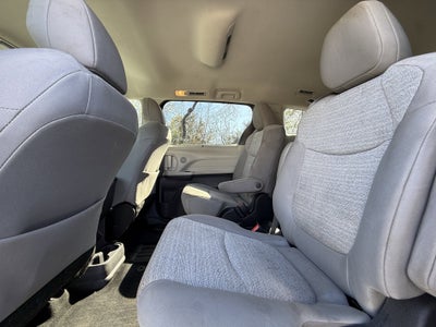 2022 Toyota Sienna LE 8 Passenger