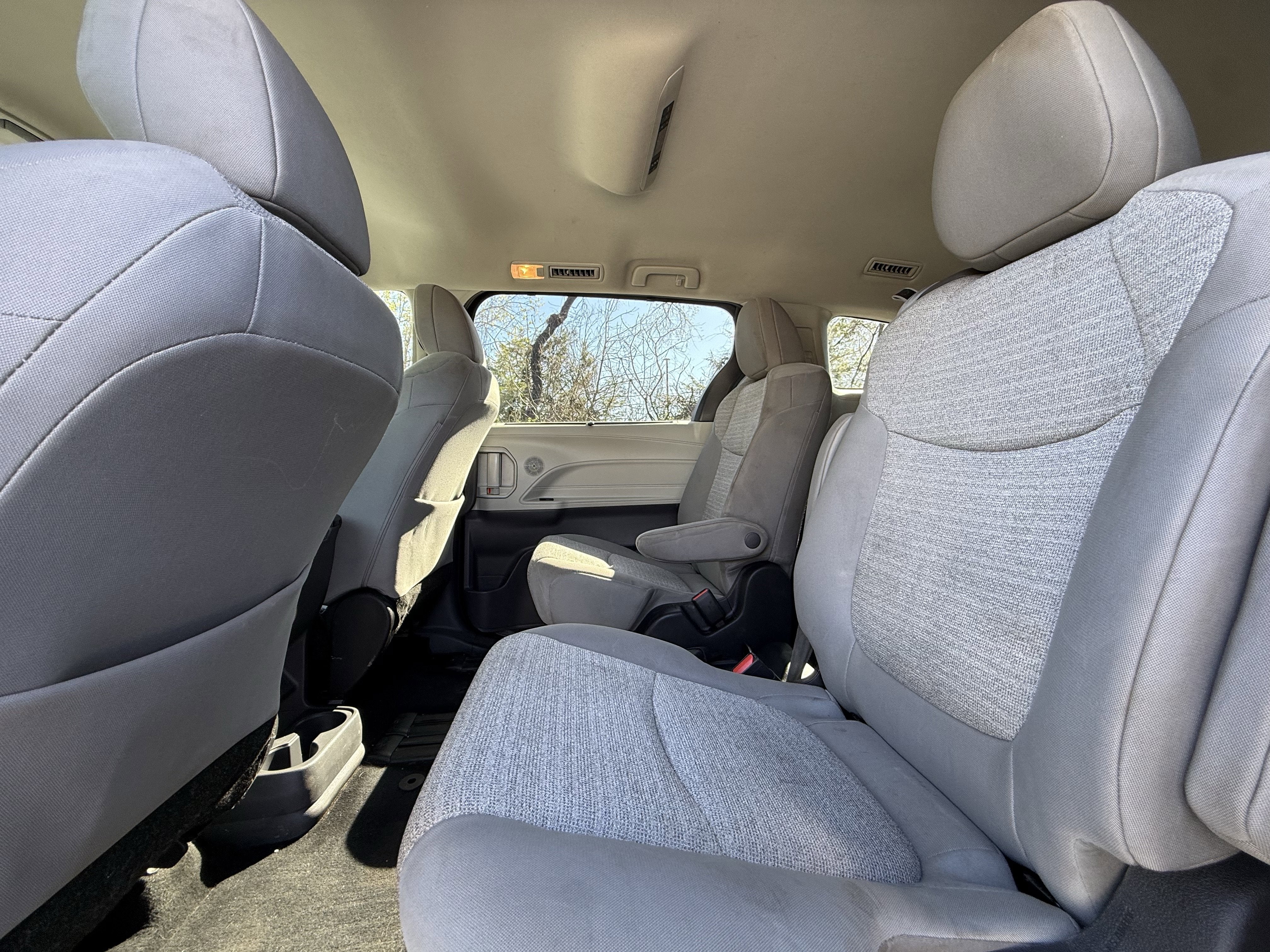 2022 Toyota Sienna LE 8 Passenger