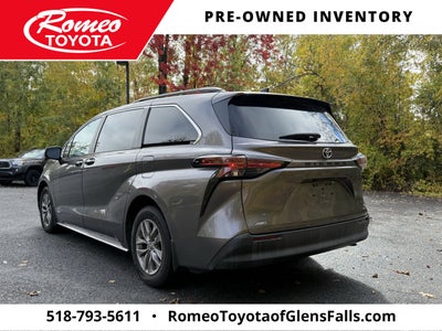 2021 Toyota Sienna LE 8 Passenger