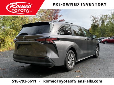 2021 Toyota Sienna LE 8 Passenger