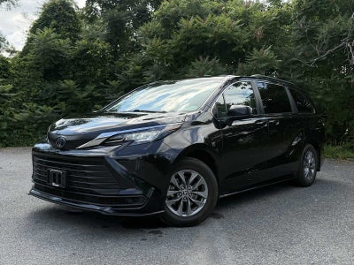 2022 Toyota Sienna LE