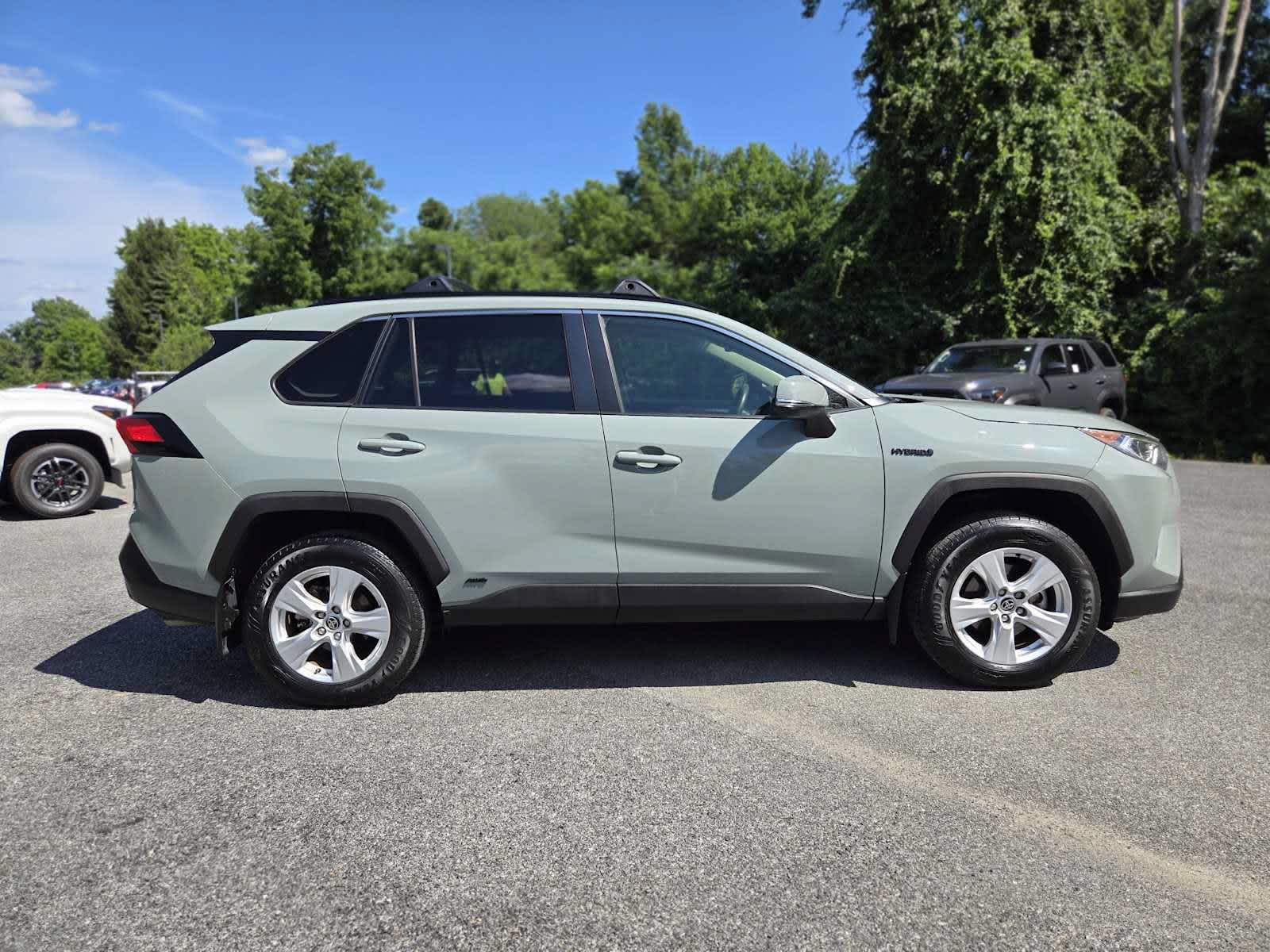 2020 Toyota RAV4 Hybrid XLE
