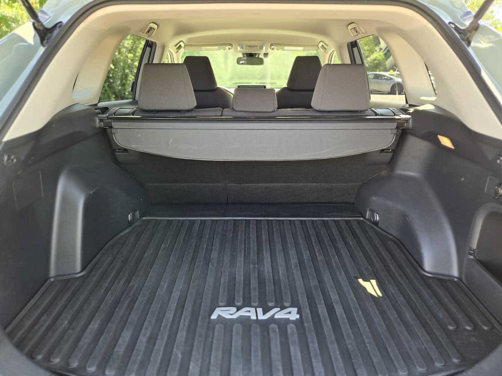 2020 Toyota RAV4 Hybrid XLE