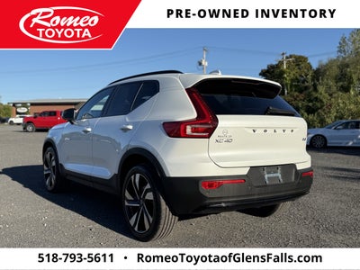 2024 Volvo XC40 B5 Plus Dark Theme