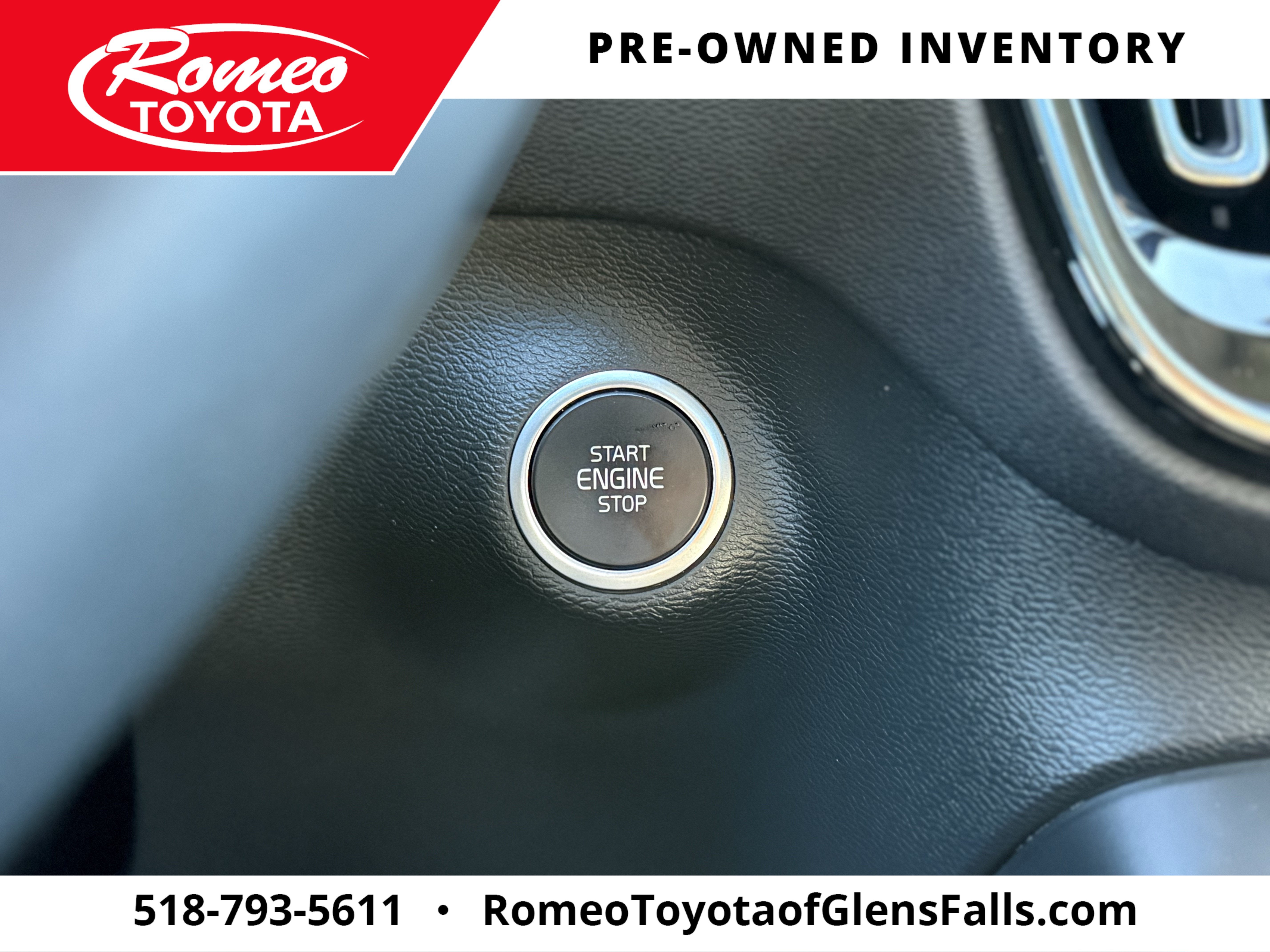2024 Volvo XC40 B5 Plus Dark Theme