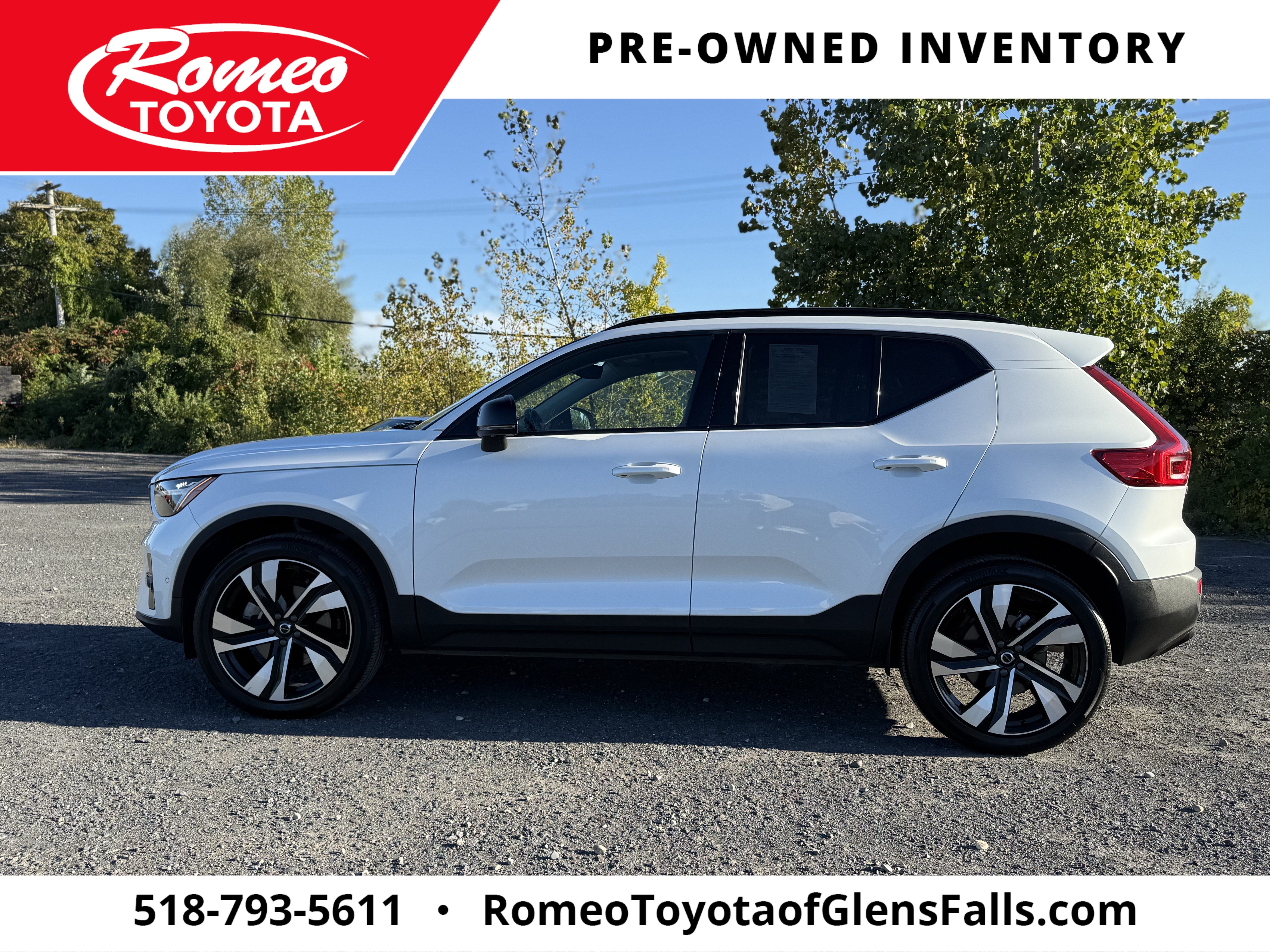 2024 Volvo XC40 B5 Plus Dark Theme