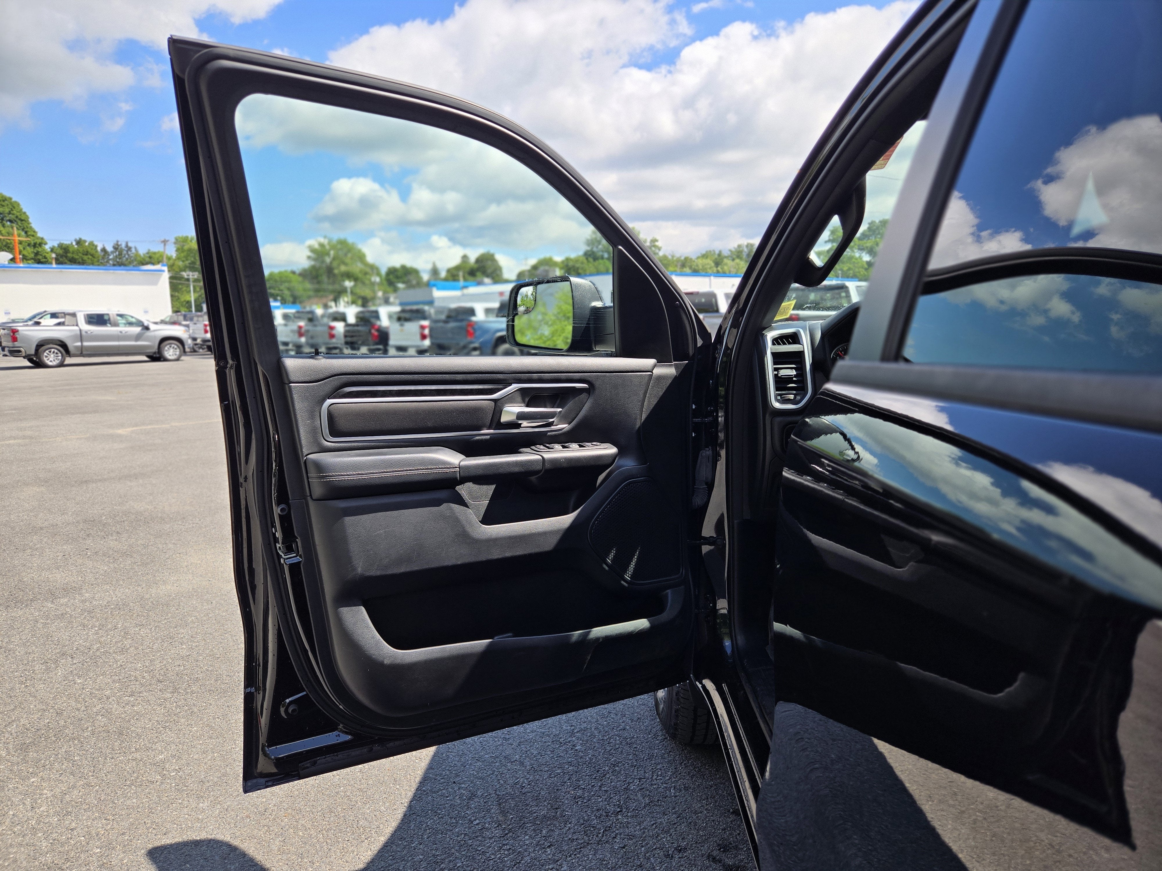 2023 RAM 1500 Big Horn Crew Cab 4x4 5'7" Box