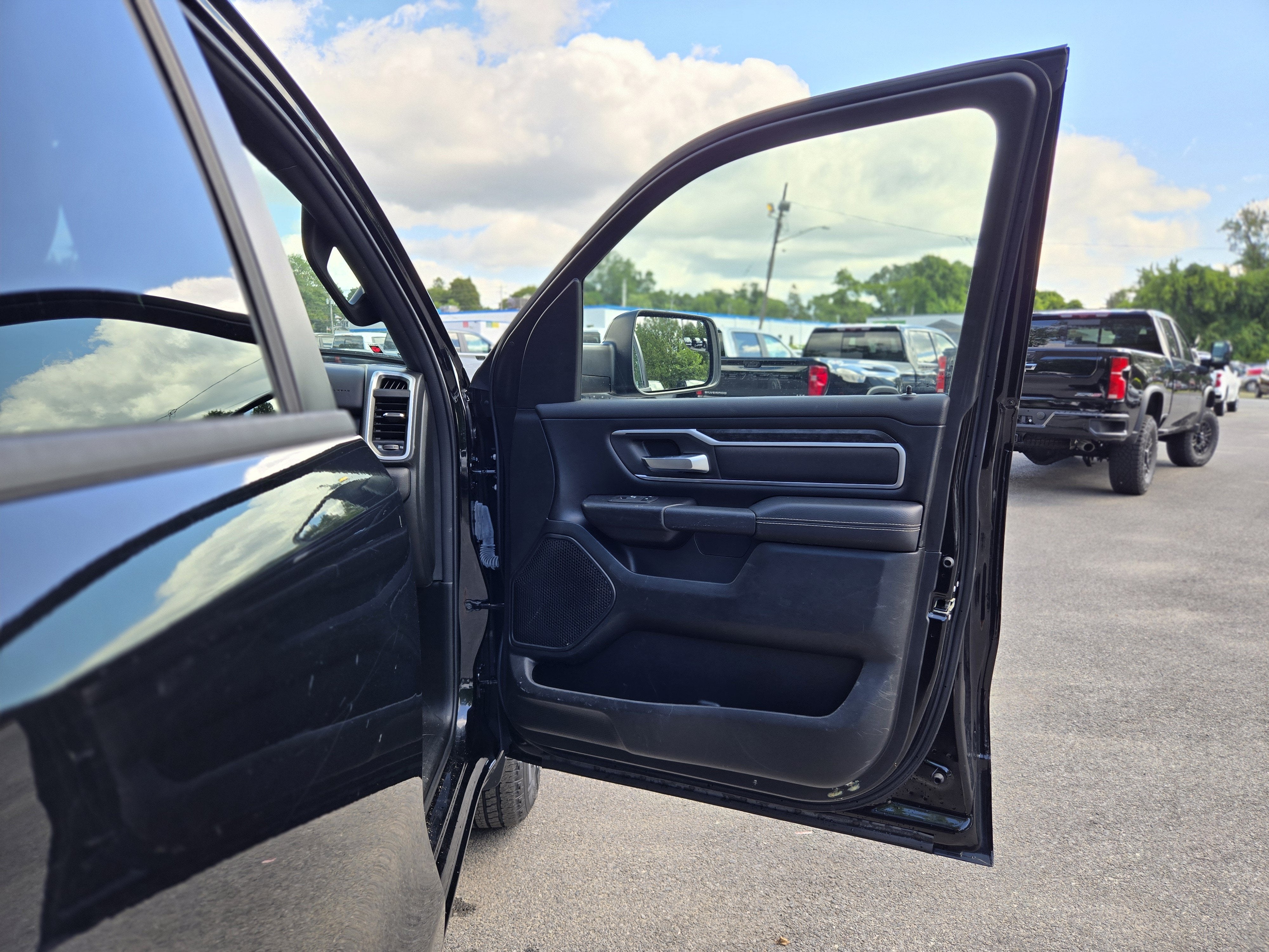 2023 RAM 1500 Big Horn Crew Cab 4x4 5'7" Box