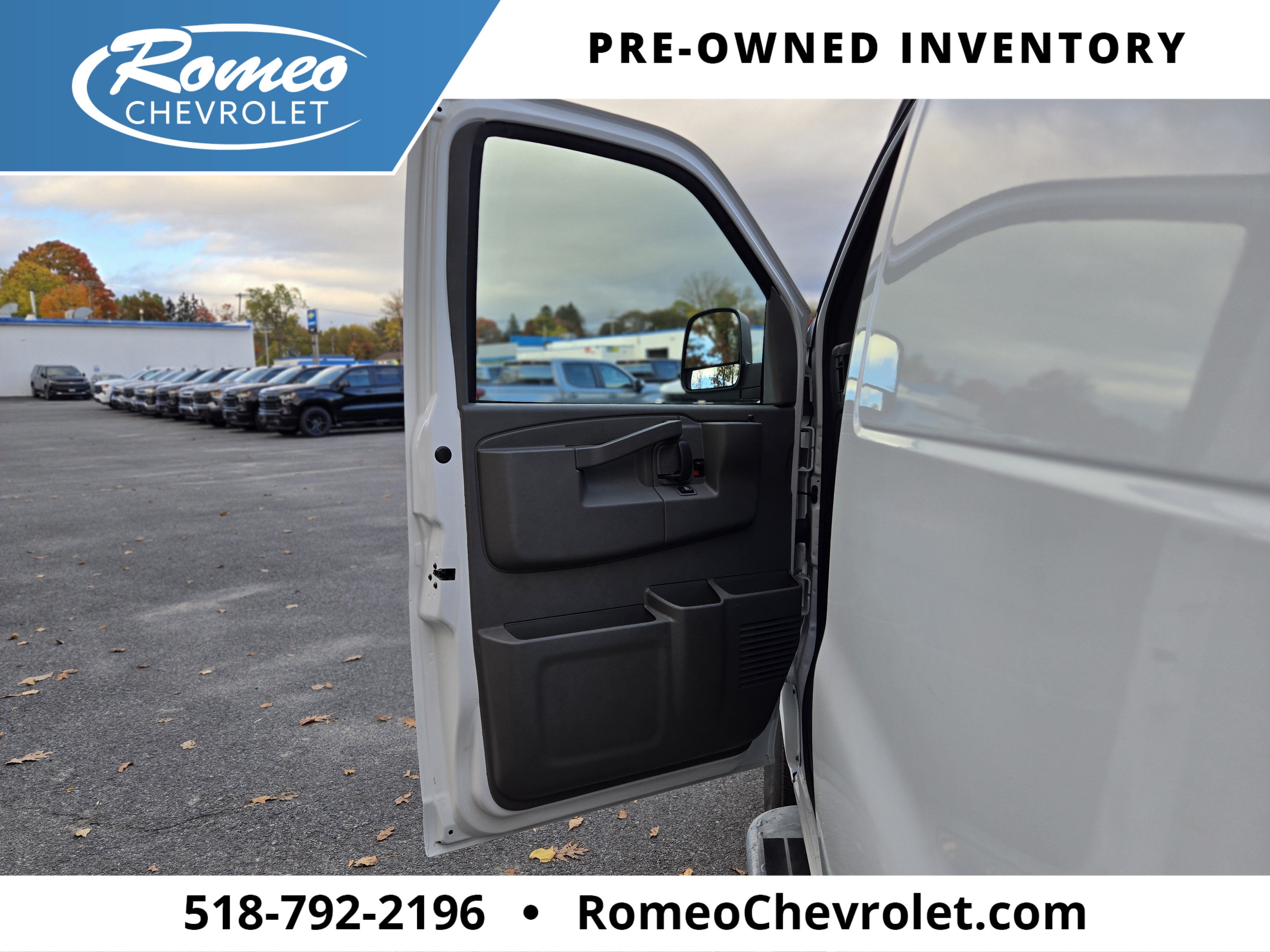 2025 Chevrolet Express Cargo WT