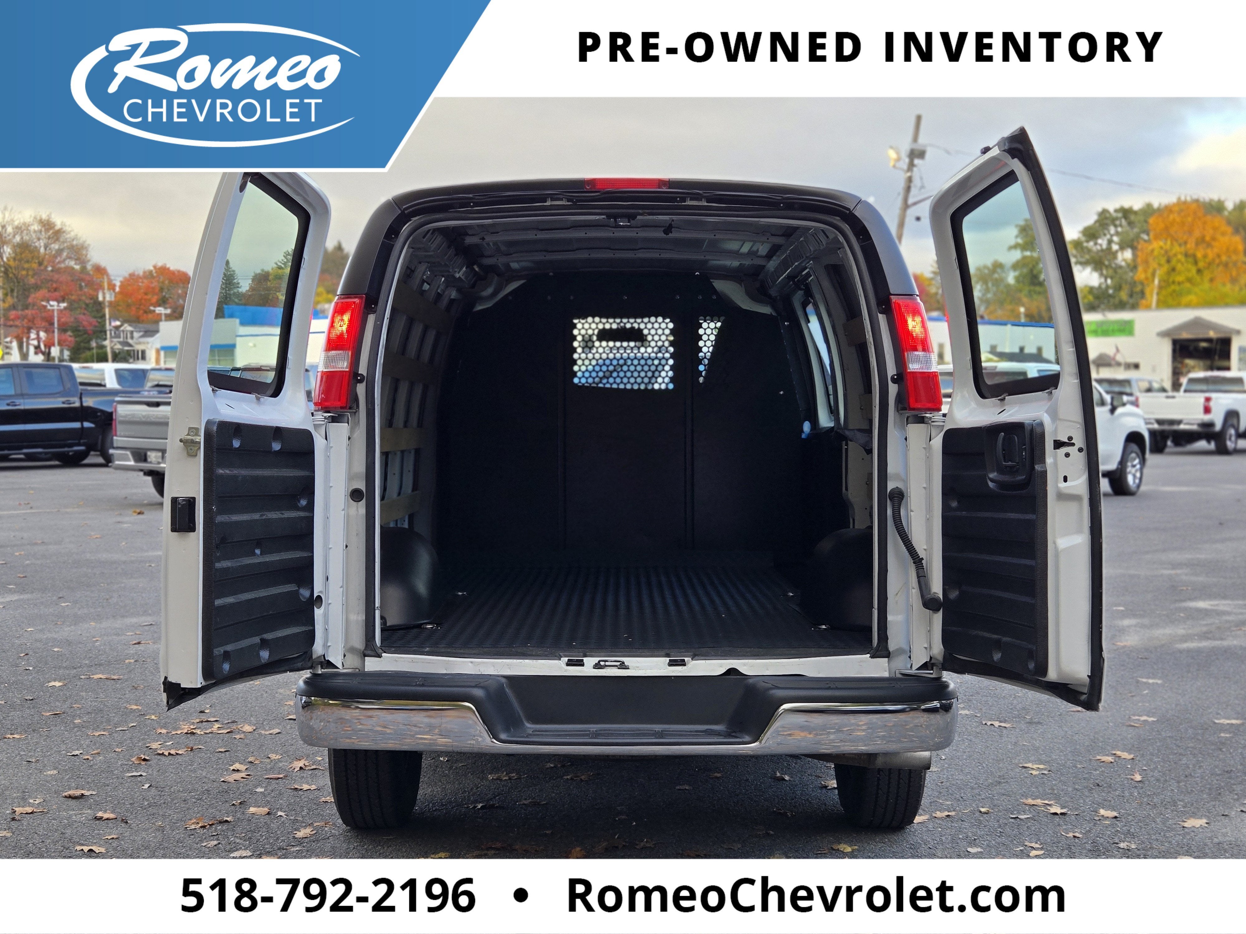 2025 Chevrolet Express Cargo WT
