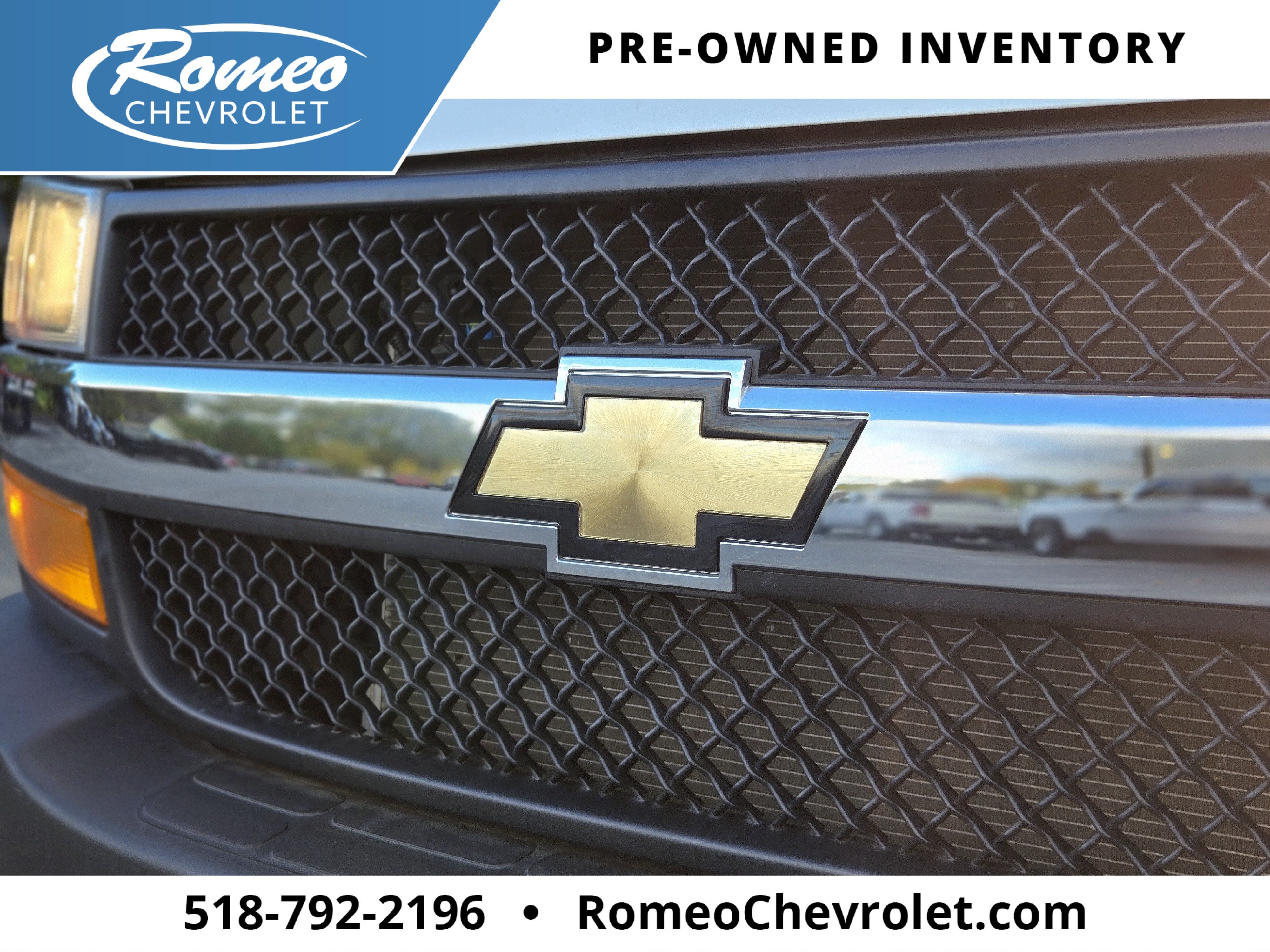 2025 Chevrolet Express Cargo WT