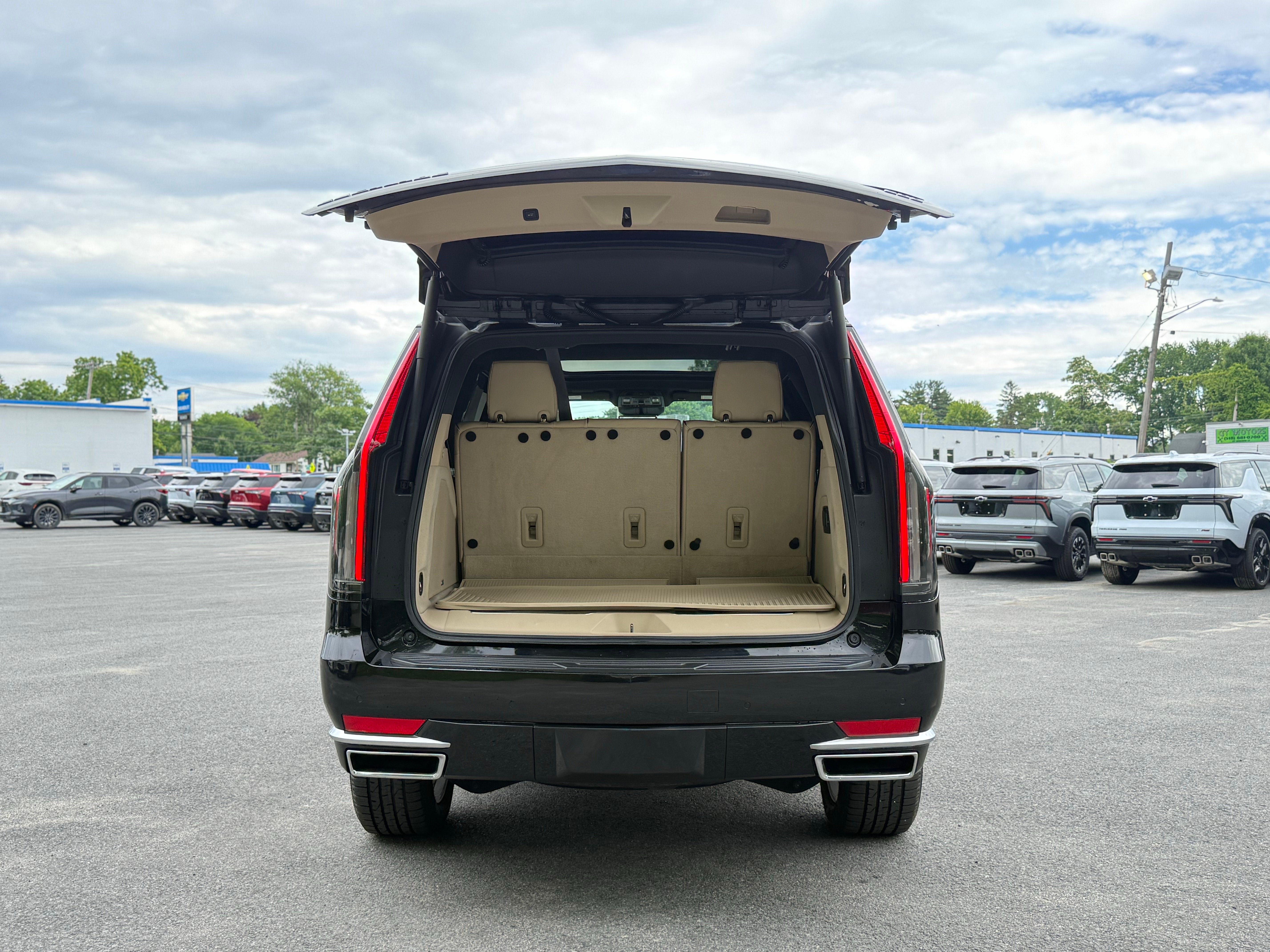 2022 Cadillac Escalade Premium Luxury