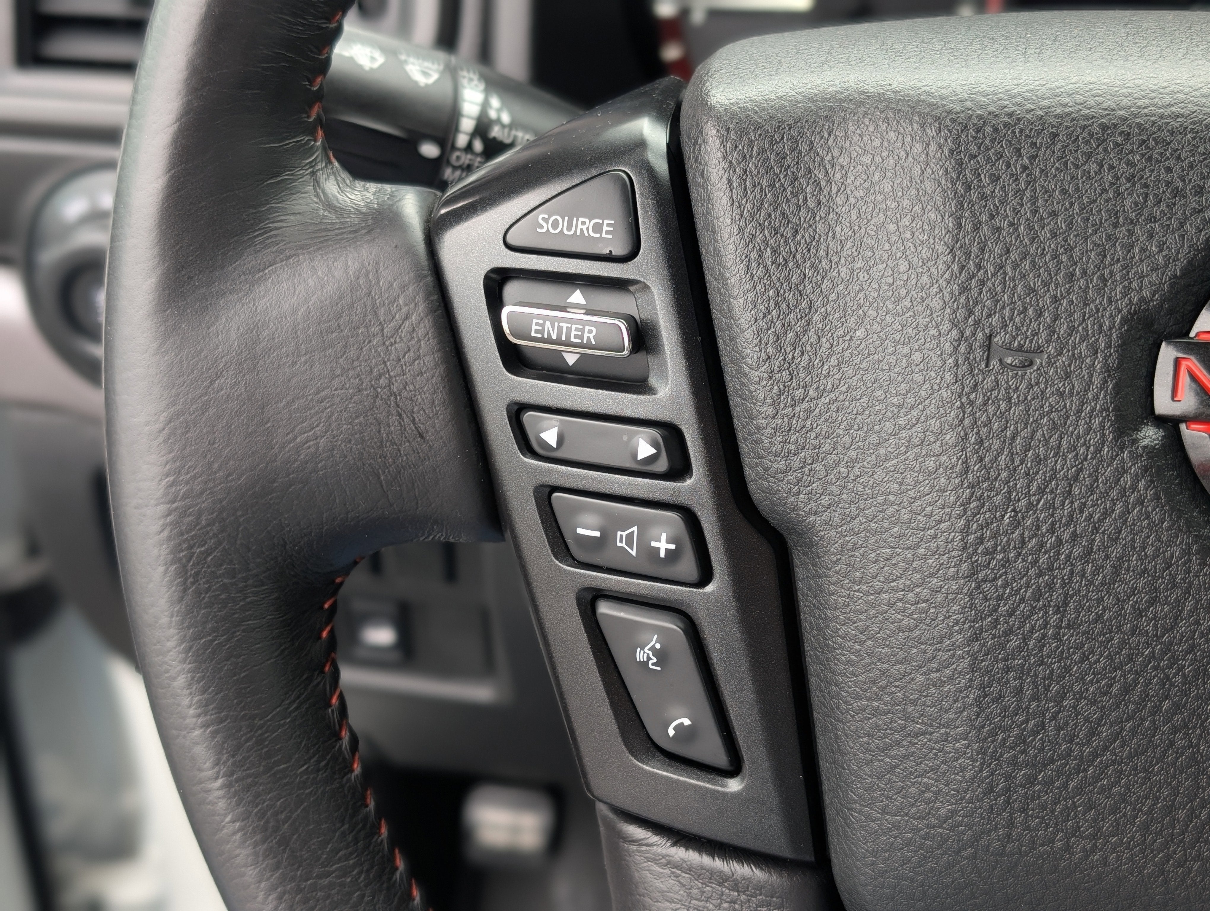2024 Nissan TITAN Crew Cab PRO-4X 4x4