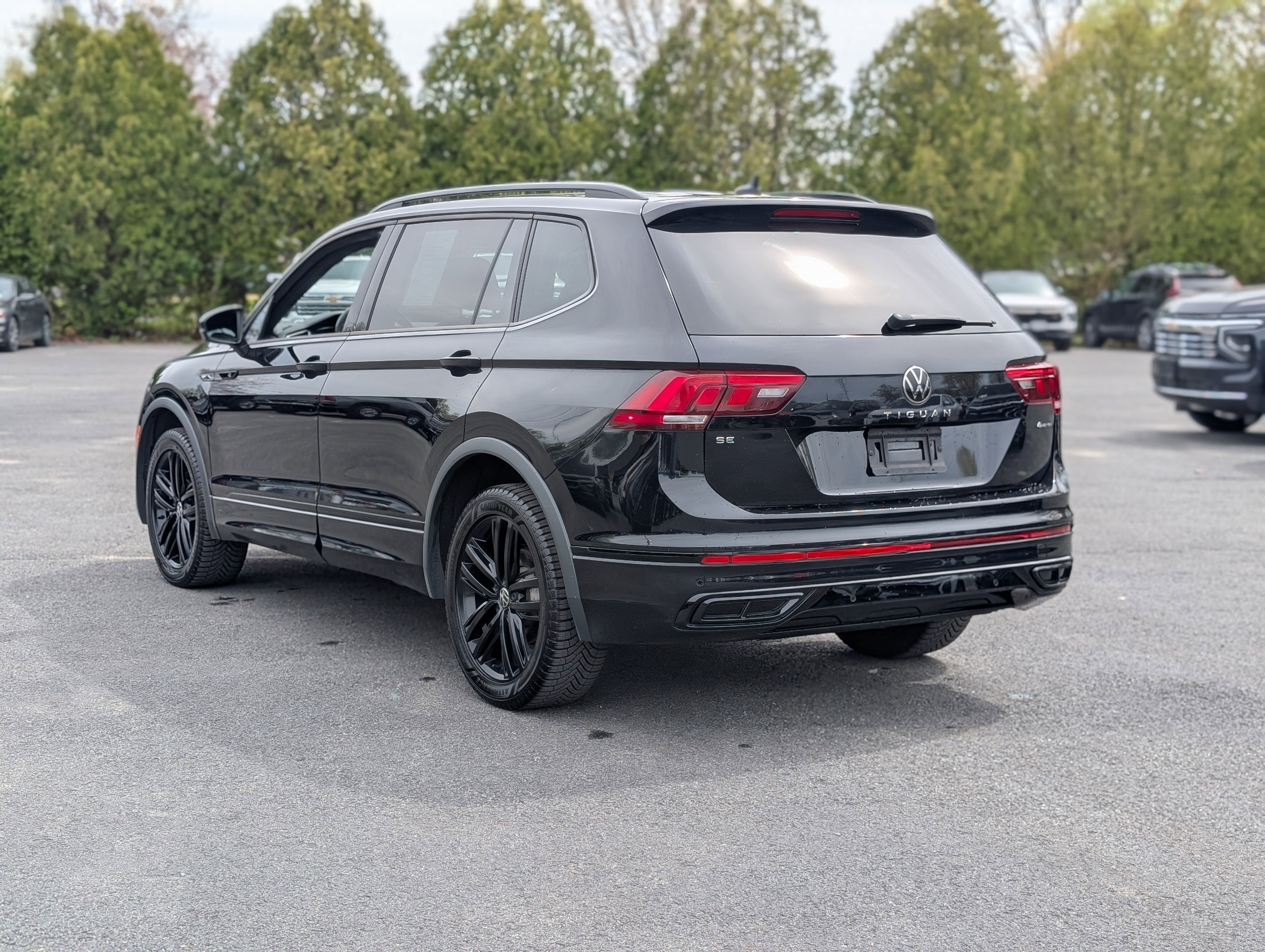 2022 Volkswagen Tiguan 2.0T SE R-Line Black