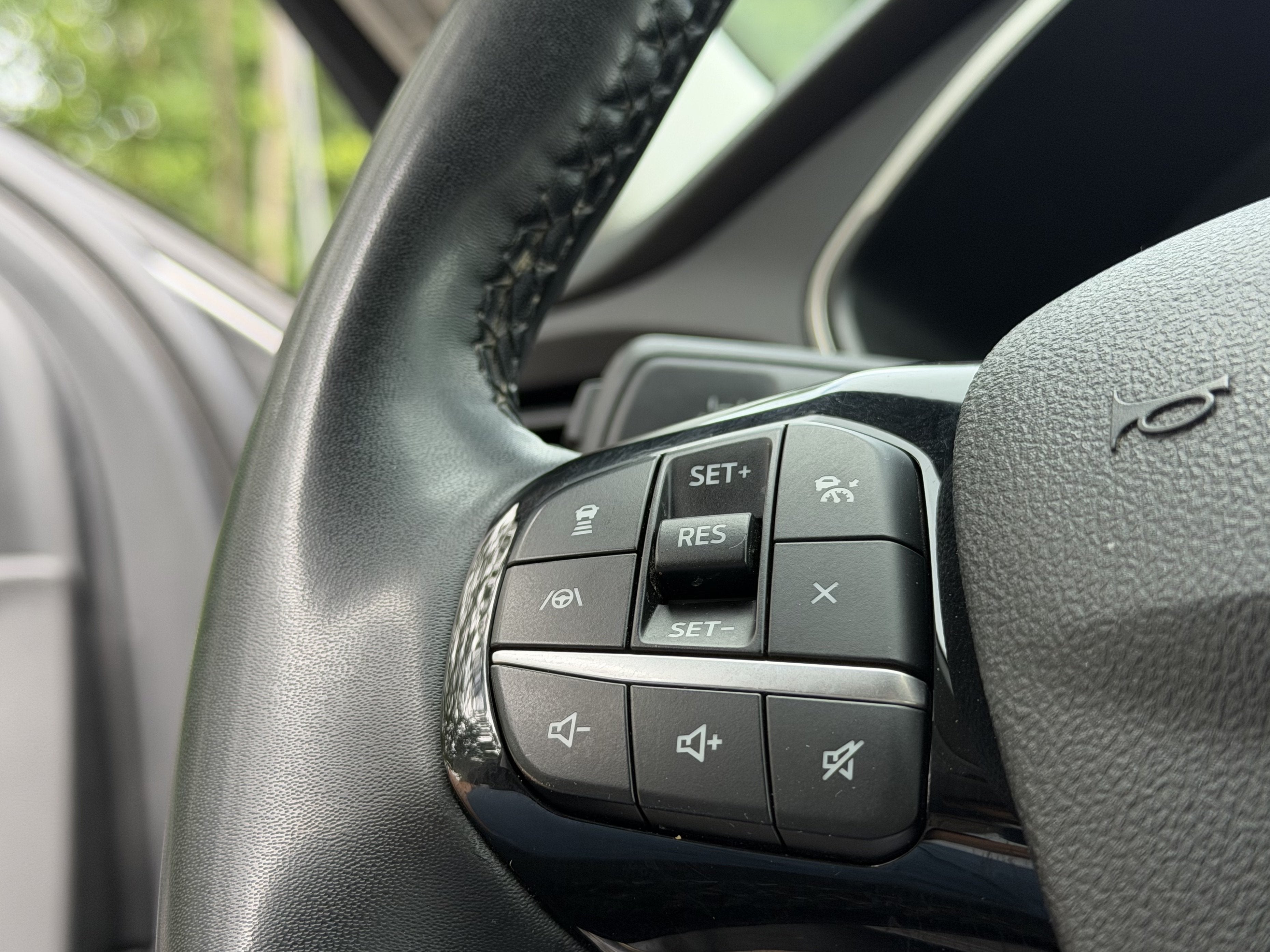 2022 Ford Escape Hybrid SE