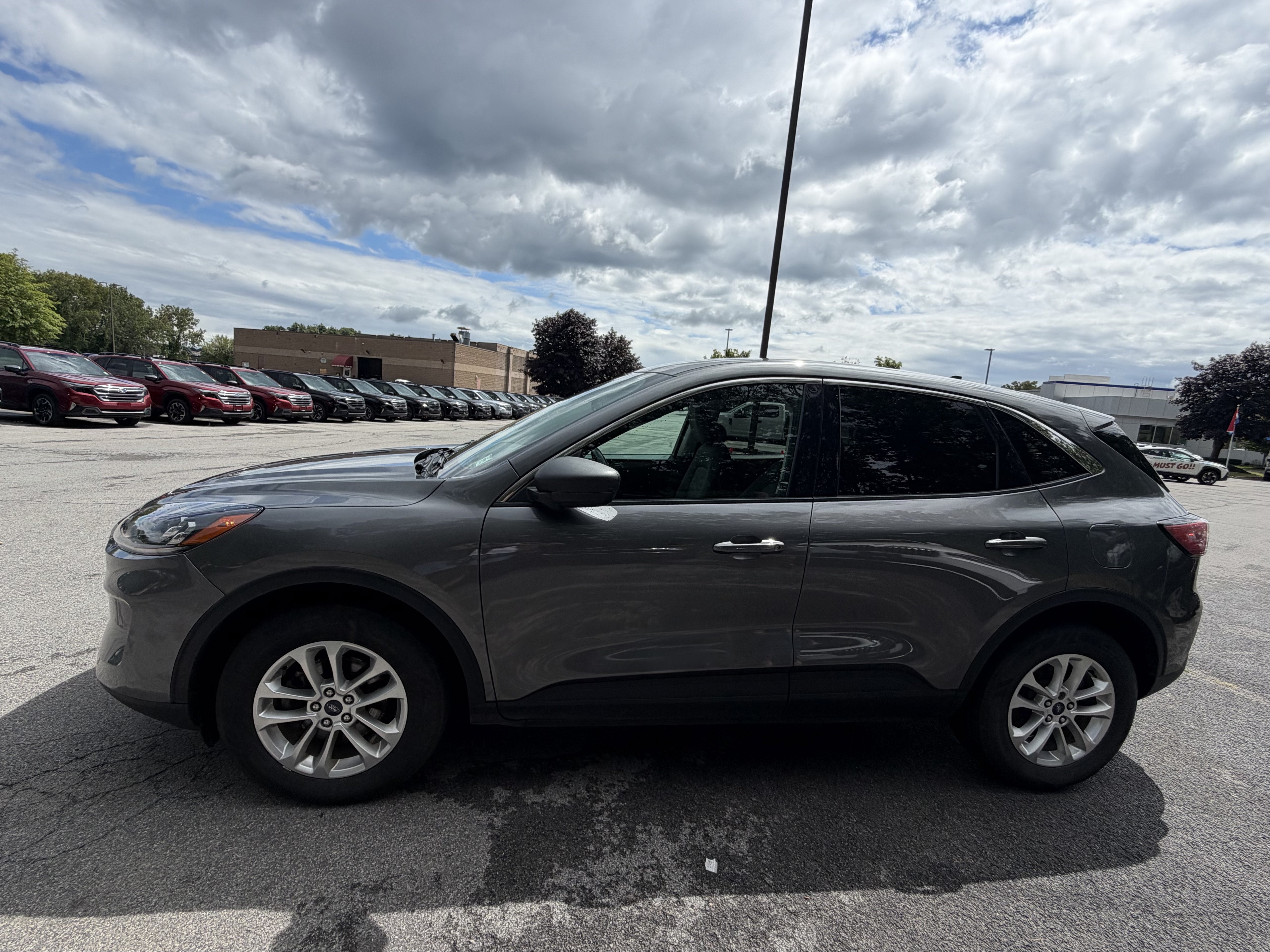 2022 Ford Escape Hybrid SE