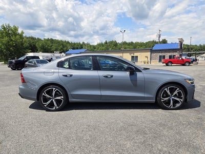 2024 Volvo S60 B5 Core Dark Theme