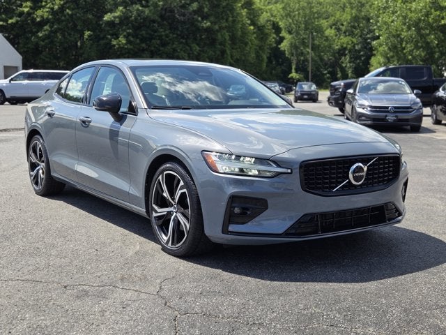 2024 Volvo S60 B5 Core Dark Theme