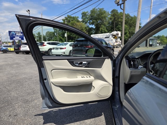 2024 Volvo S60 B5 Core Dark Theme